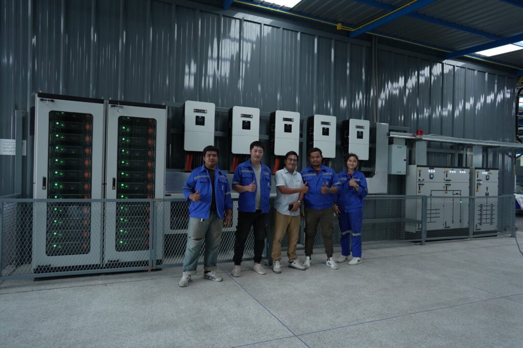 ทีมช่างติดตั้ง Solarworks และวิศวกรจาก BETA+ (Thailand)